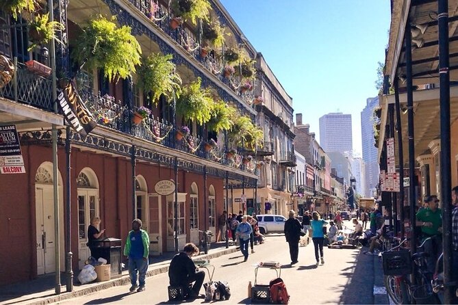 11 Passenger Executive Van: New Orleans Airport or Hotel Transfer - Airport pickup at MSY
