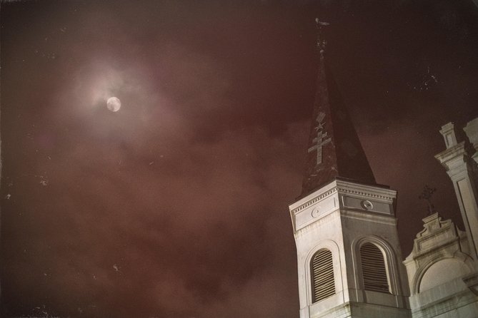 Adults-Only New Orleans Ghost, Crime, Voodoo, and Vampire Tour - Lafitte’s Blacksmith Shop and the mid-tour pause