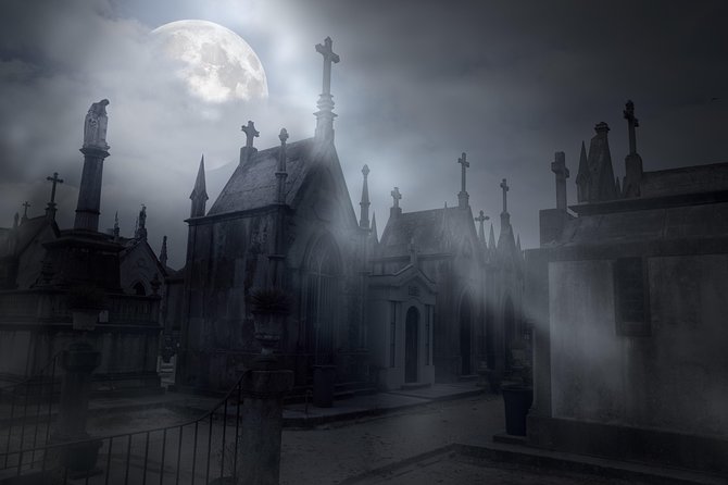 Cemetery and Ghost BYOB Bus Tour in New Orleans - Families, couples, and BYOB groups