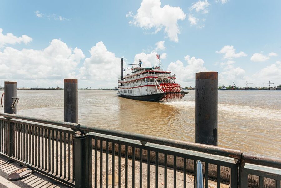City Sightseeing New Orleans HOHO Bus Tour & Bookable Extras - What the live guides add to the ride