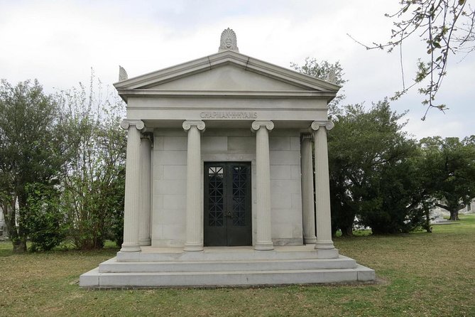 City Tour of New Orleans with Pickup - City Park, beignets, and a choice of stops