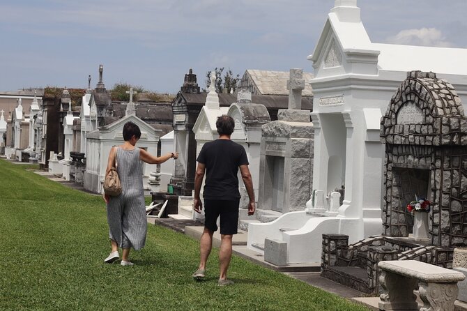 Citywide Driving Tour with Local Jazz Musician - Garden District homes and a different side of New Orleans