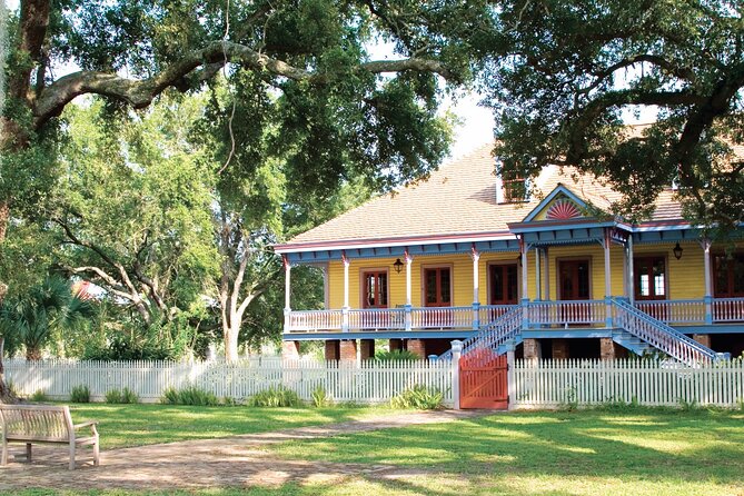 Full-Day Laura Plantation & Airboat Swamp Tour with Pick up - From New Orleans to a plantation in the sugar-cane country