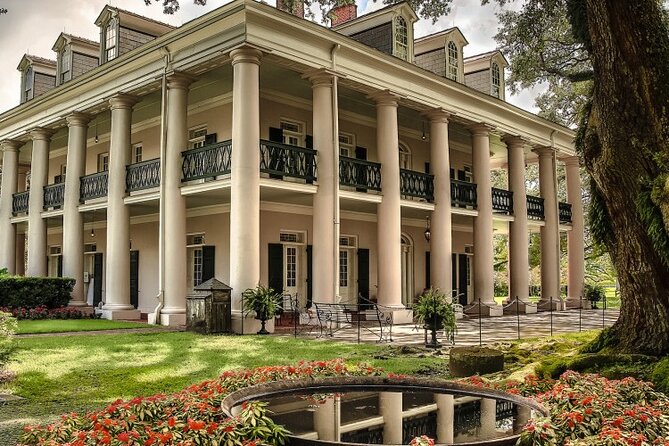 Full-Day Oak Alley Plantation & Airboat Swamp w/Transfer - The 8:00 am pickup from New Orleans