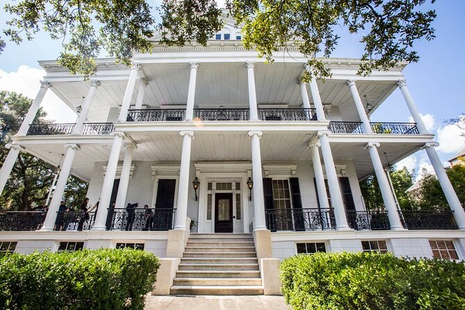 Garden District History and Homes Walking Tour - Lafayette Cemetery No. 1 from the gates
