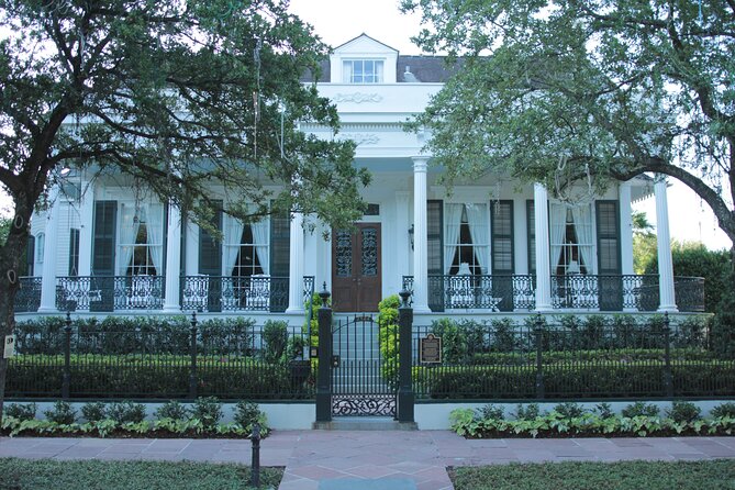 Historic Garden District Walking Tour - Mansions, celebrity homes, and the Garden District hour