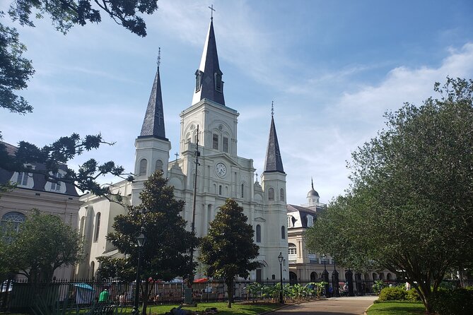 Louisiana of the Creoles: Visit to the French Quarter (French) - The Hermann-Grima House courtyard at 820 St. Louis Street