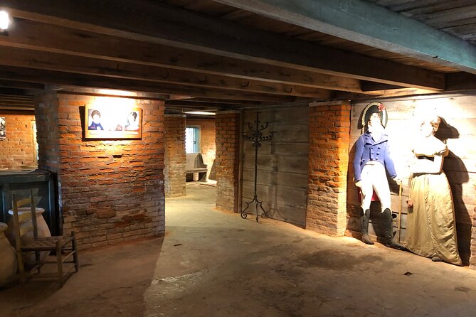 N’awlins Luxury: Laura Plantation Tour w/Transportation - The 1840s slave cabins and the Compair Lapin stories