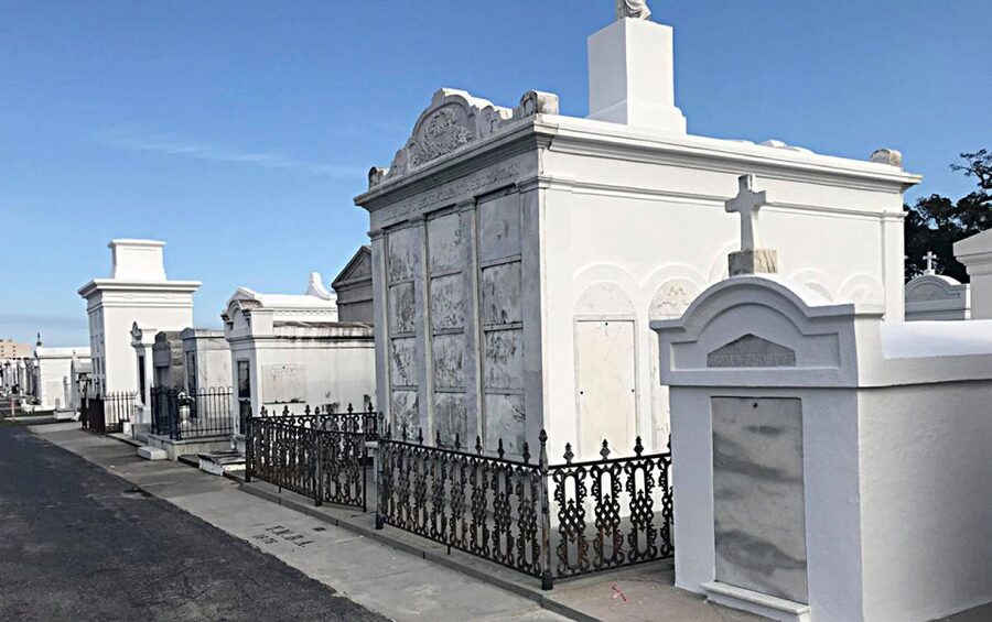 New Orleans: 2-Hour 15-Minute City and Cemetery Tour by Bus - Bayou St. John and the route toward Lake Pontchartrain