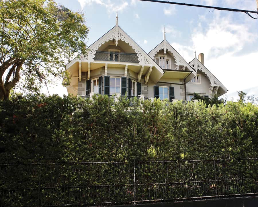 New Orleans: 2-Hour Homes of the Rich & Famous Walking Tour - Guides who turn a street walk into a story