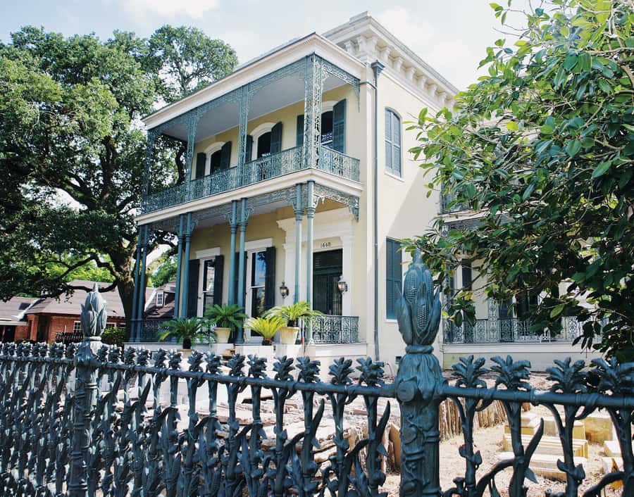 New Orleans: 2-Hour Homes of the Rich & Famous Walking Tour - Starting near Washington Avenue and Lafayette Cemetery