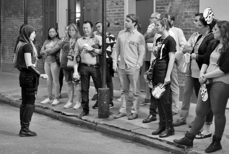 New Orleans: 5 in 1 Ghost & Mystery Evening Tour - The Haunted Tavern stop and drink option