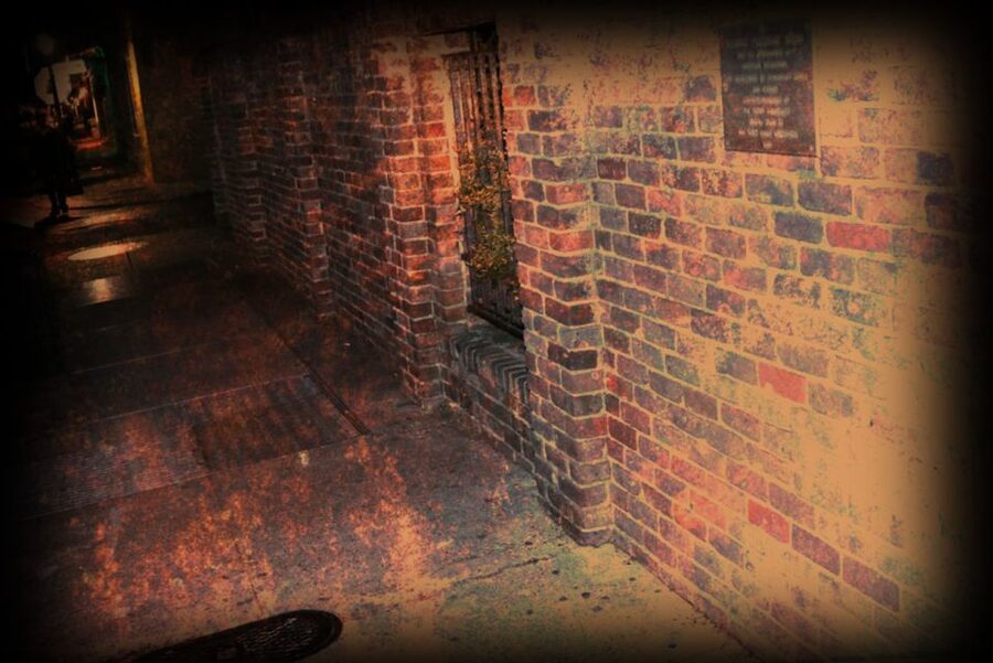 New Orleans: Adults Only Haunted Ghost Tour - The French Quarter sound problem