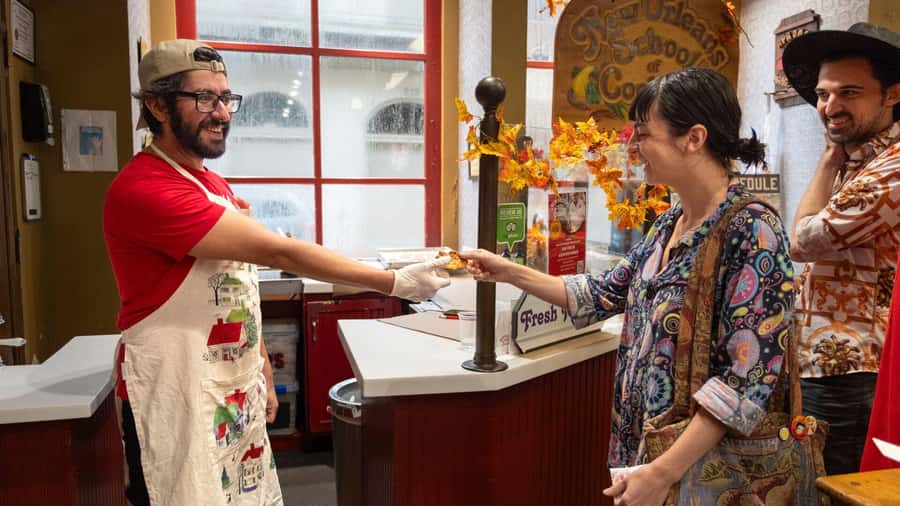 New Orleans: Beloved Bites & Famous Dishes Food Tour - Why this food walk works so well in New Orleans