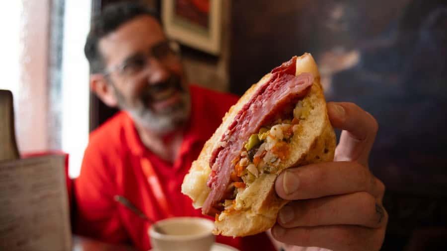 New Orleans: Beloved Bites & Famous Dishes Food Tour - The small-group advantage