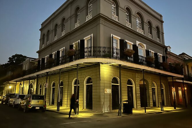 New Orleans : Best of Ghost & Voodoo Experience Walking Tour - Marie Laveau and the traditions behind the legends