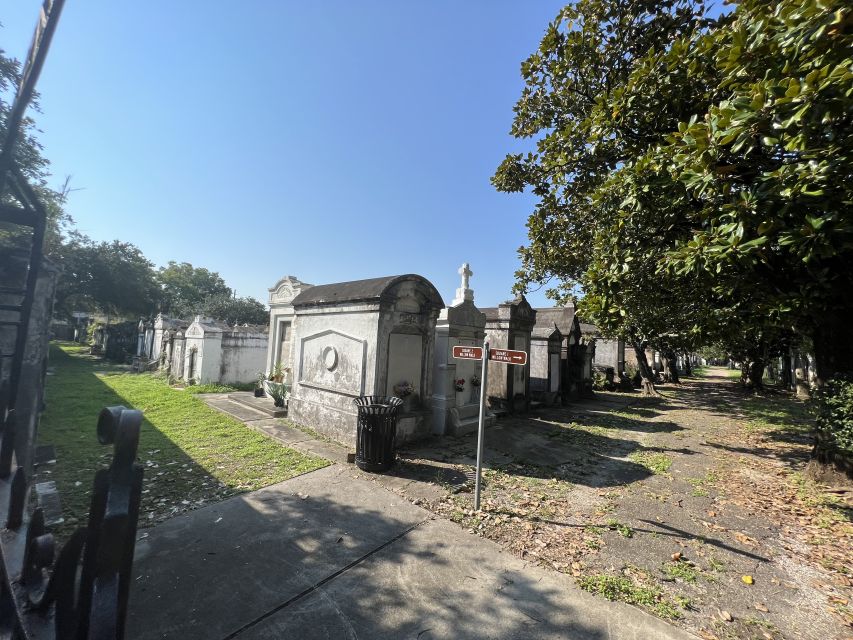 New Orleans : Best of Ghost & Voodoo Experience Walking Tour - Practical details before you book