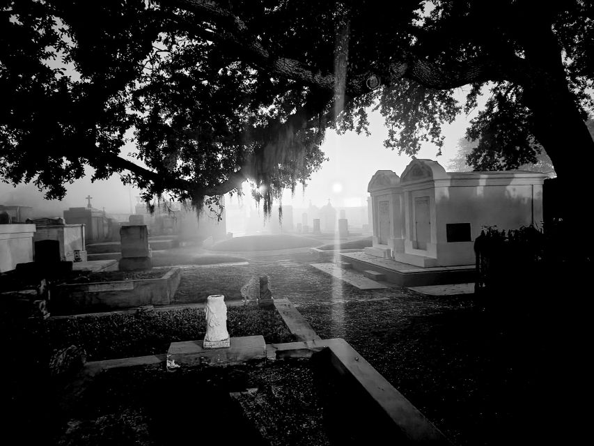 New Orleans: Cemetery Bus Tour At Dark with Exclusive Access - Why this New Orleans cemetery tour feels different