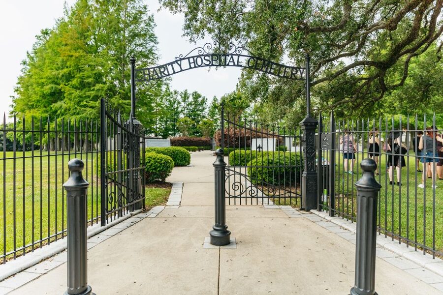 New Orleans: Cemetery Tour - Why New Orleans has cities of the dead