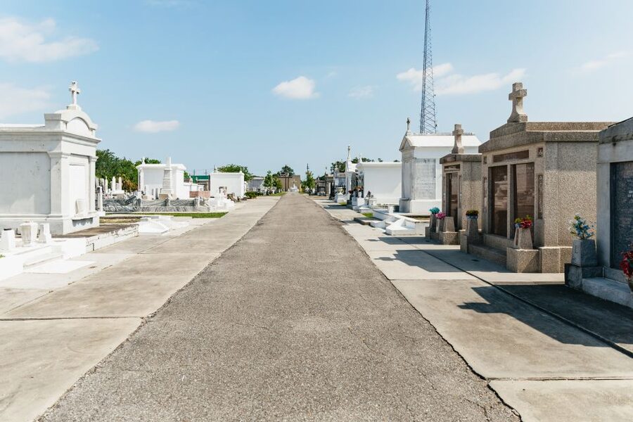 New Orleans: Cemetery Tour - What the walking conditions are like