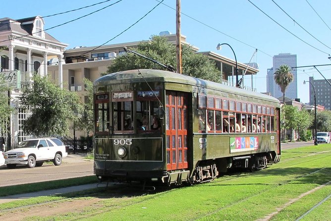 New Orleans City and Cemetery 2-Hour Bus Tour - The Superdome, French Market, and Lake Pontchartrain