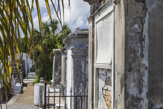 New Orleans: City and Cemetery Sightseeing Tour - Starting among French Quarter balconies and Creole homes