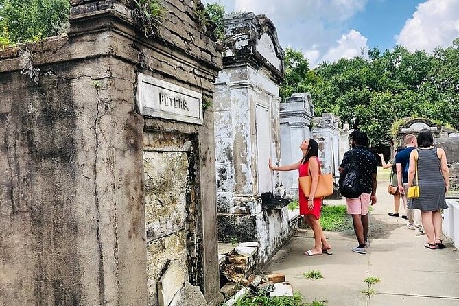 New Orleans City and Cemetery Tour with Garden District Stroll - Why this three-hour route works for first-time visitors