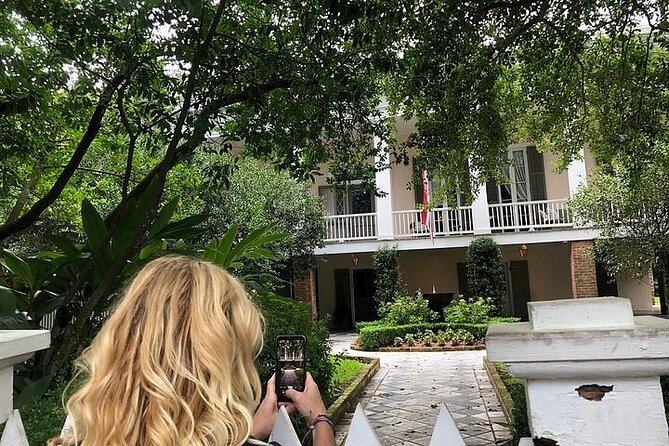 New Orleans City and Cemetery Tour with Garden District Stroll - St. Charles Avenue and the Garden District