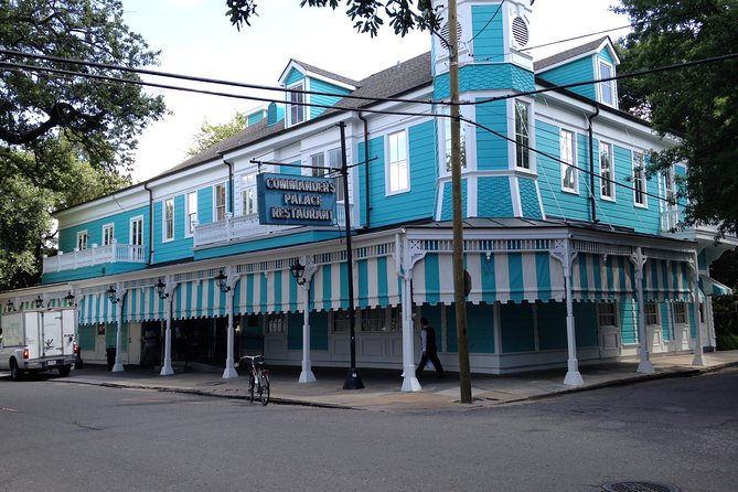New Orleans City Bike Tour - Garden District homes and Lafayette Cemetery No. 1