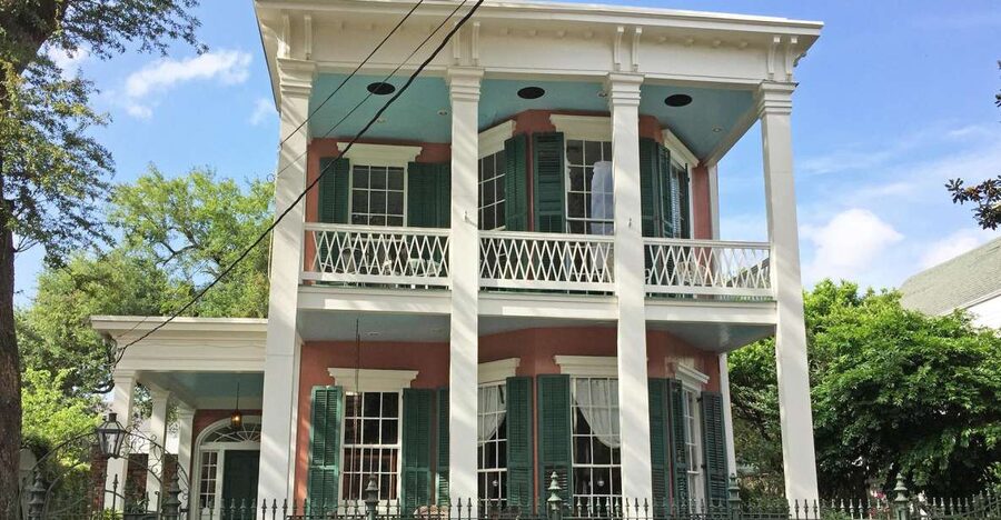 New Orleans: City & Cemetery Tour by Air-Conditioned Minibus - Key points at a glance