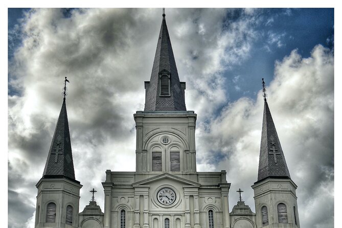 New Orleans Combo Tour: Voodoo, Vampire, and Ghost Tour - Lafitte’s Blacksmith Shop Bar and the pirate connection