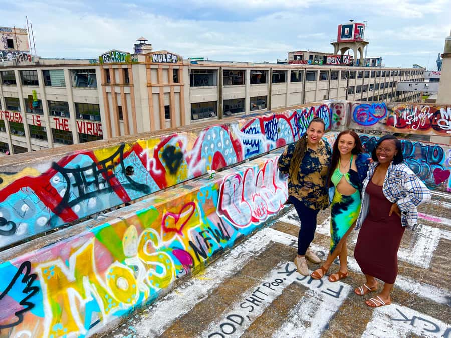 New Orleans Culture Street Art & Mural Walk - Beautiful homes near the French Quarter