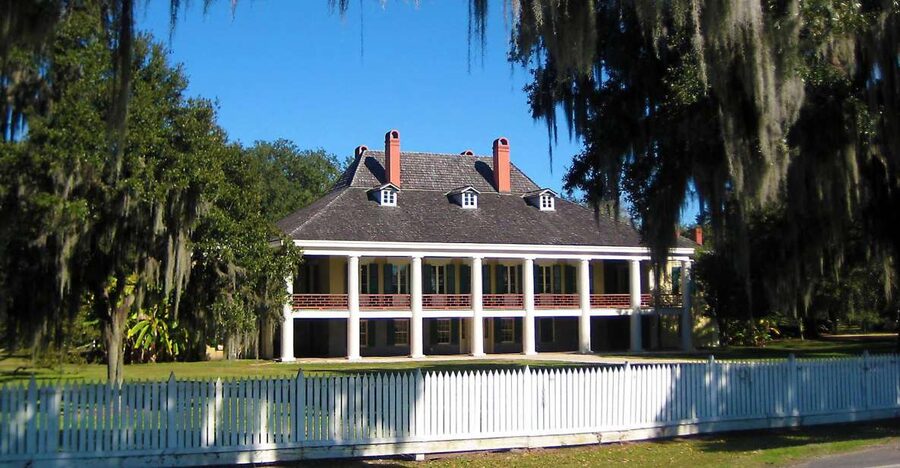 New Orleans: Destrehan Plantation Tour - Arriving through the Plantation Store