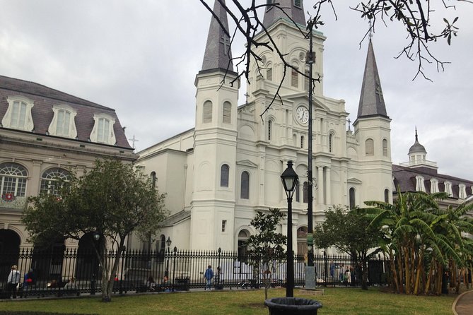 New Orleans Drunk History Tour - A moderate walk with a group dynamic