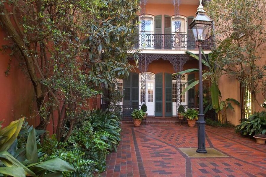 New Orleans: Five-in-One City Walking Tour - Voodoo, vampires, and the French Quarter’s dark side