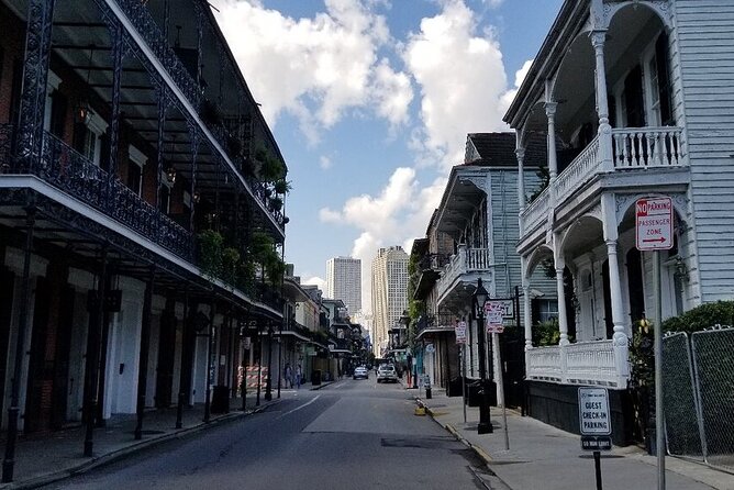 New Orleans French Quarter and Garden District Bike Tour - Riding into the Lower Garden District