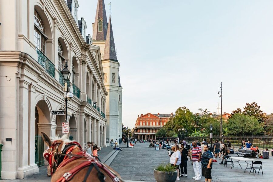 New Orleans: French Quarter Sightseeing Carriage Ride - Setting off from Jackson Square