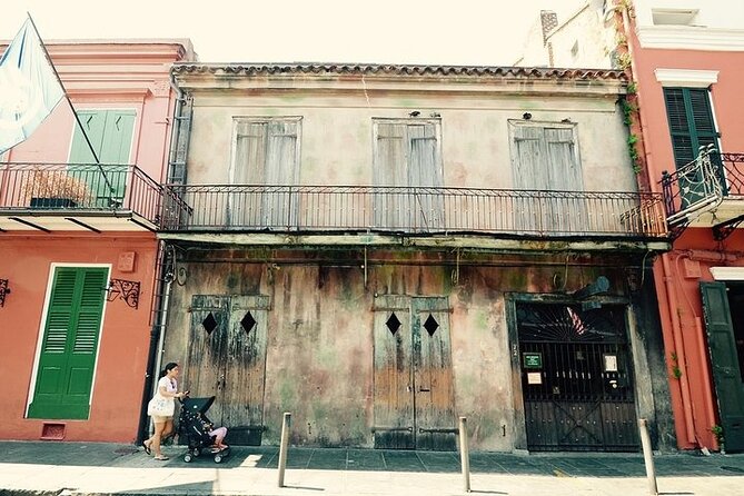 New Orleans French Quarter Walking and History Tour - Literary landmarks, film locations, and Pirate’s Alley