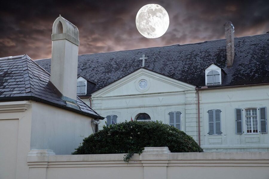 New Orleans: French Quarter, Witches, Voodoo, & Ghost Tour - Witchcraft, voodoo, and the real story behind the legends