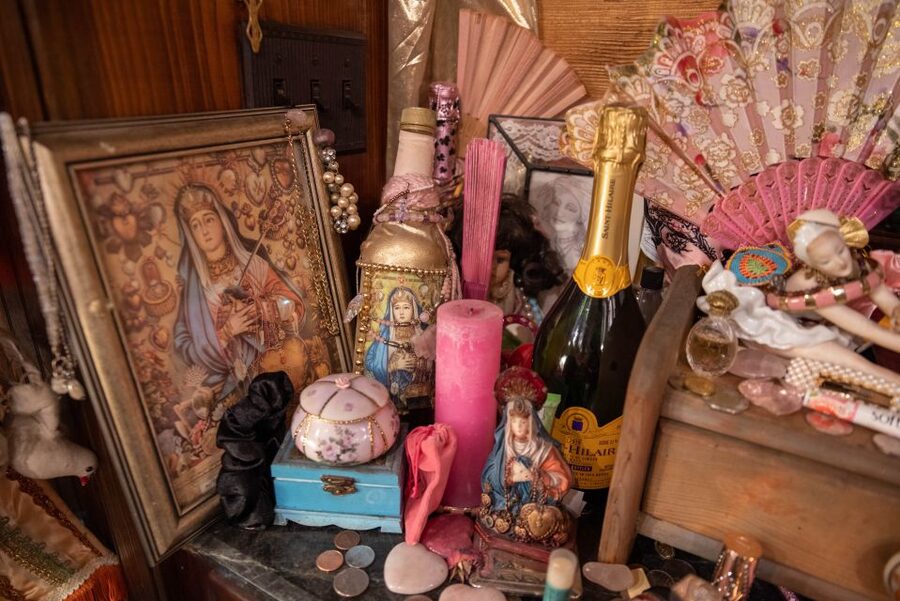 New Orleans: French Quarter, Witches, Voodoo, & Ghost Tour - Entering a real witches temple