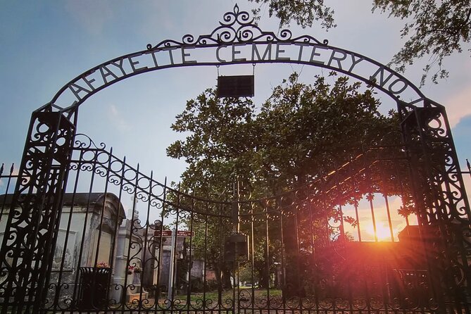 New Orleans Garden District and Cemetery Bike Tour - Guides who make the difference