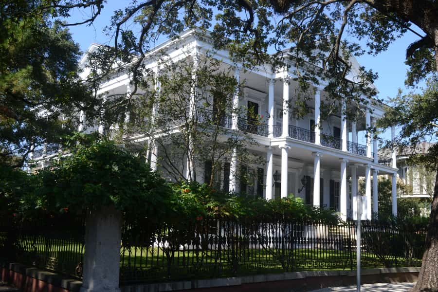New Orleans: Garden District and French Quarter Bike Tour - Starting beside the Mississippi at Jackson Square
