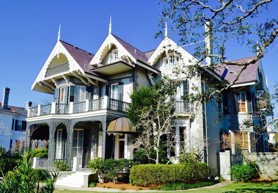 New Orleans: Garden District and Lafayette Cemetery Tour - Key points at a glance