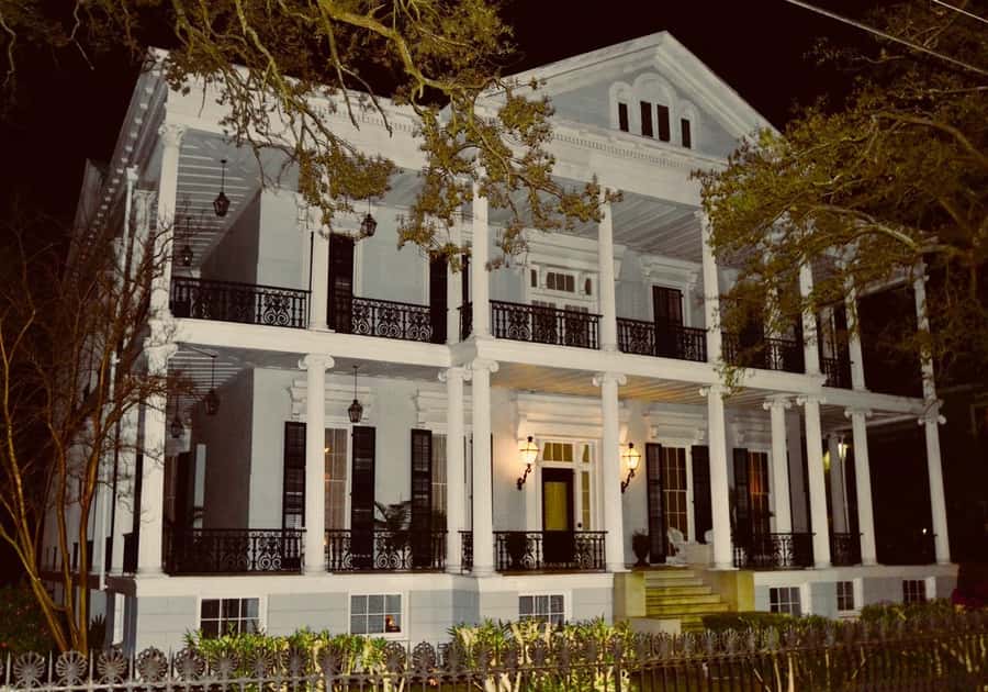 New Orleans: Garden District and Lafayette Cemetery Tour - The Cornstalk Fence House and the district’s theatrical side