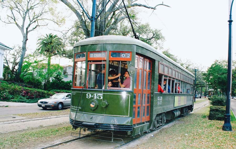 New Orleans: Garden District and Lafayette Cemetery Tour - Who should book this Garden District walk?
