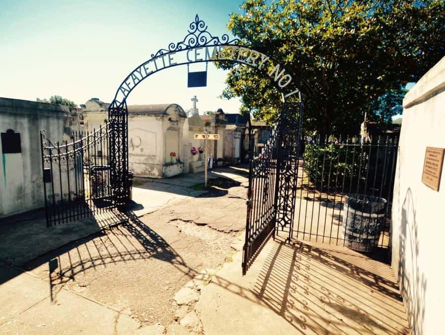 New Orleans: Garden District and Lafayette Cemetery Tour - Starting at The Rink on Prytania Street
