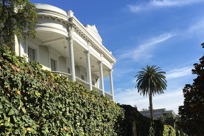 New Orleans Garden District Architecture Tour - Lafayette Cemetery puts New Orleans customs in context