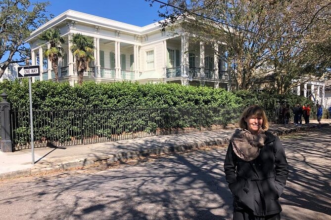 New Orleans Garden District Architecture Tour - The Rink connects architecture with recreation