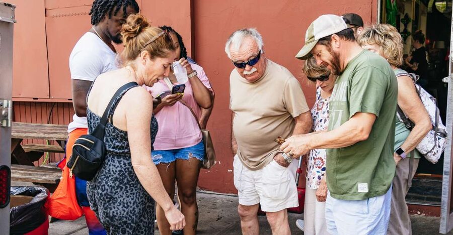 New Orleans: Garden District Food, Drinks & History Tour - Starting at Washington Avenue with a taste of New Orleans