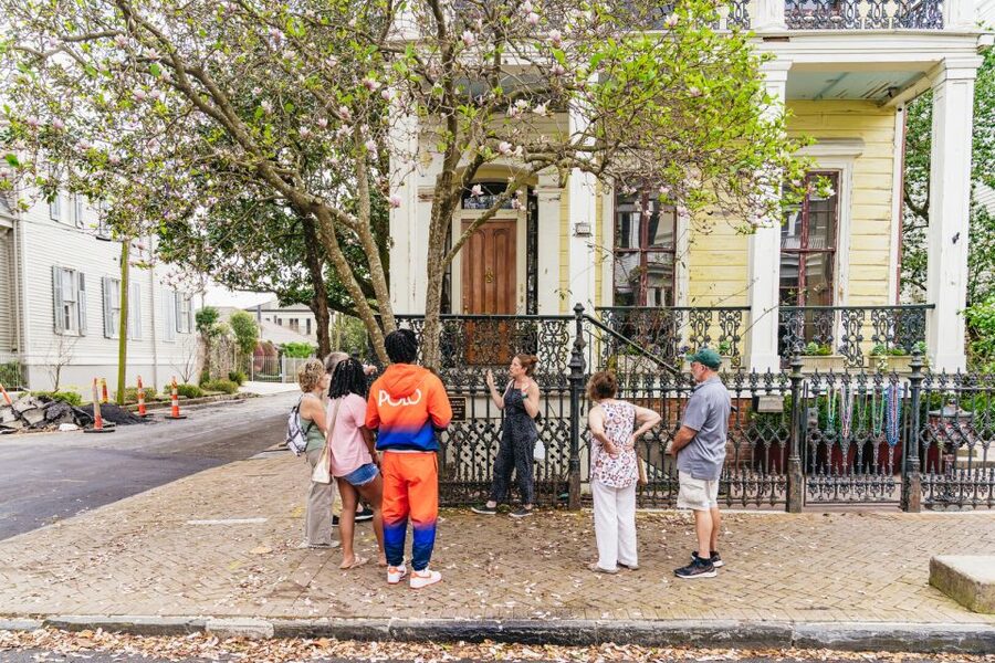 New Orleans: Garden District Food, Drinks & History Tour - Three stops, one substantial meal